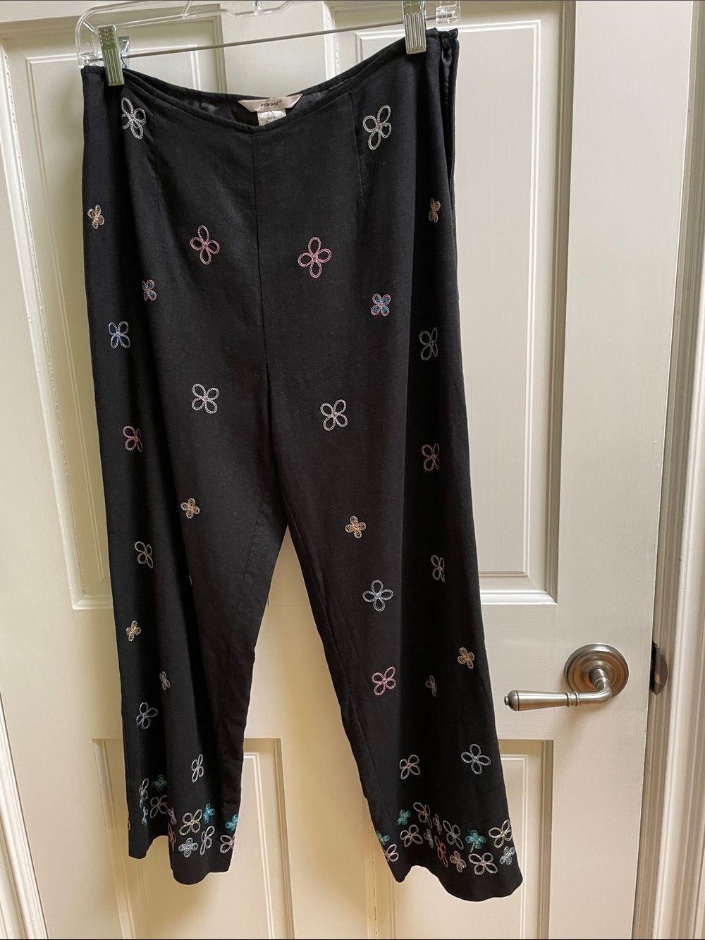 Edward Black Linen and Rayon Lined Capris with Embroidery Size 6